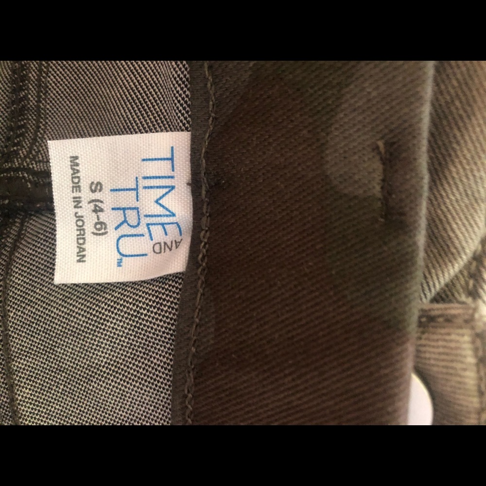 Woman's camo leggings